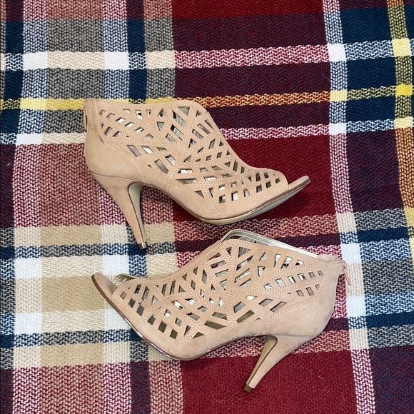 X appeal women’s heels 8 stiletto Tan Cutout detail 3.5” zip up casual business - Picture 1 of 8